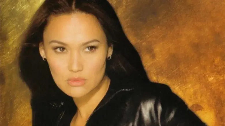 Relic Hunter still 6