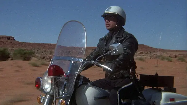 Electra Glide in Blue still 4