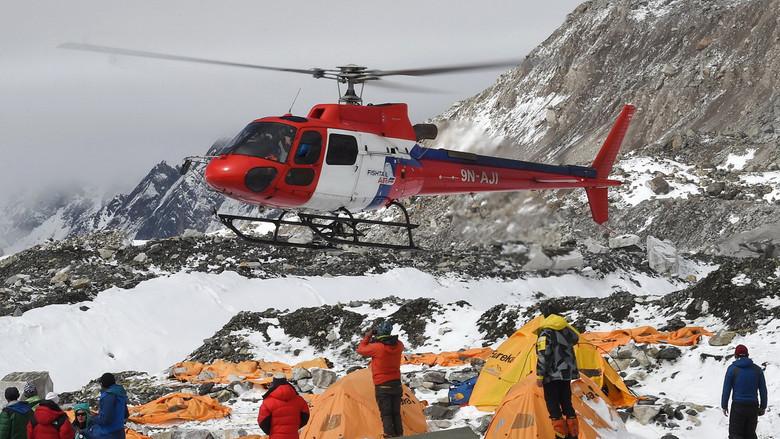 Everest Rescue still 2