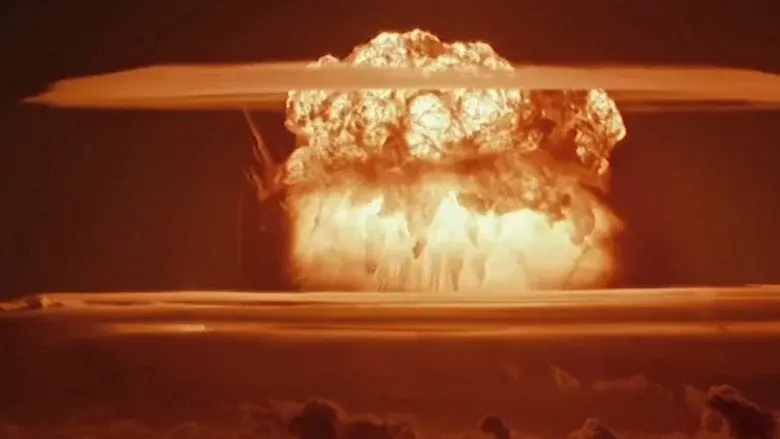Die Mächtigste Bombe der Welt still 1