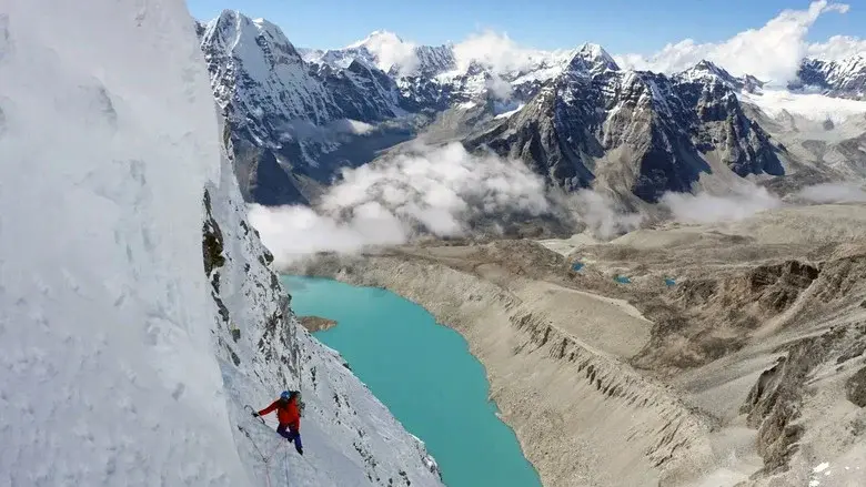 À l’Ombre du Chamlang still 3