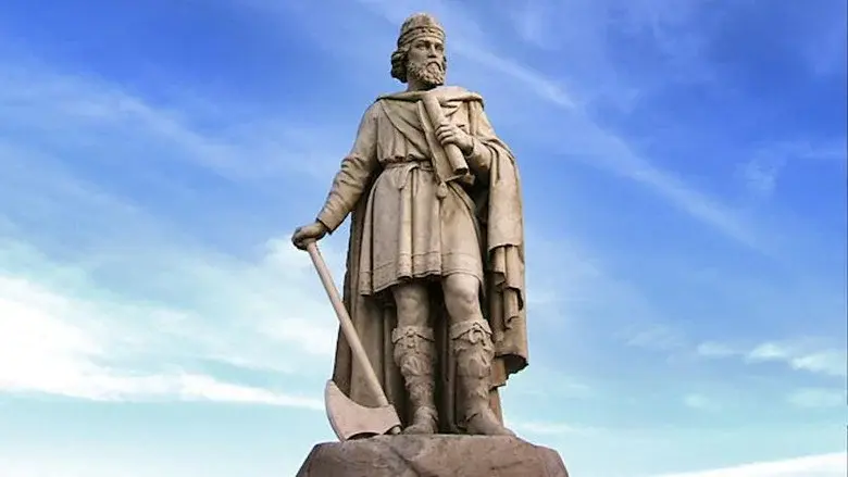 King Alfred and the Anglo Saxons still 1