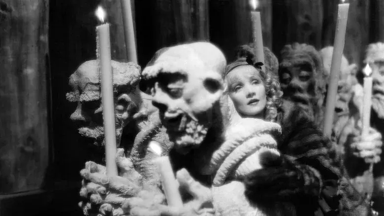 The Scarlet Empress still 4