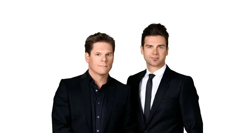 Deux hommes en or still 7