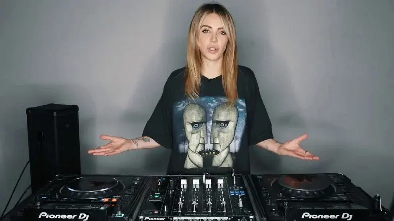 How To DJ For Beginners still 1