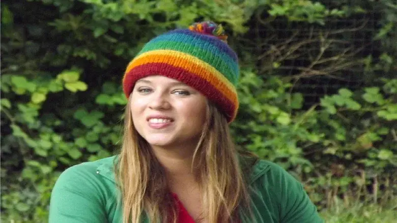 Amika still 3