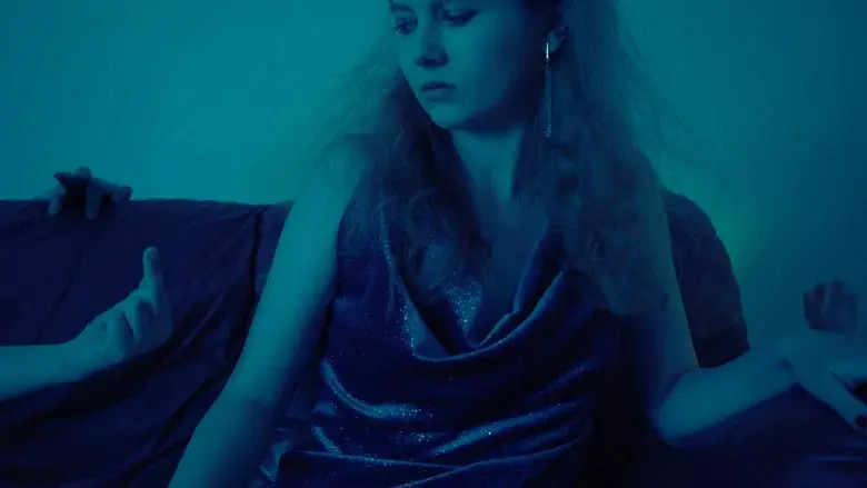 Pass the Bottle still 5