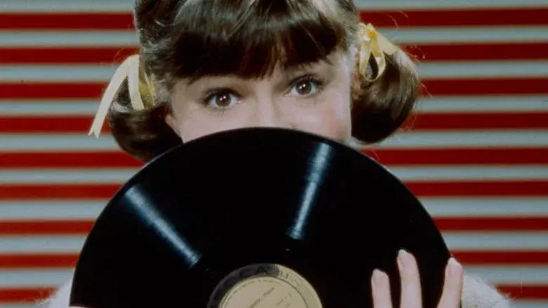 Gidget still 7