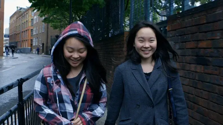 Twinsters still 5