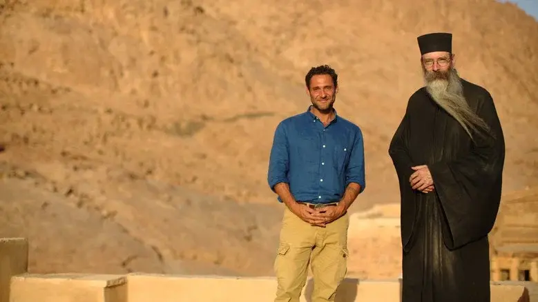 Bible Hunters still 1