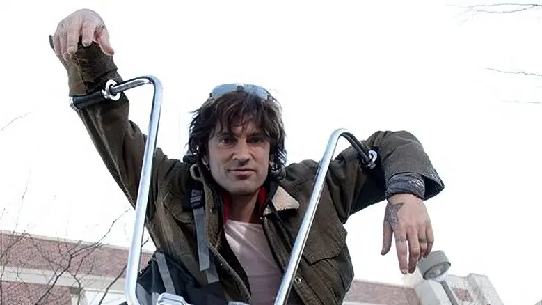 Tommy Lee Goes to College still 1