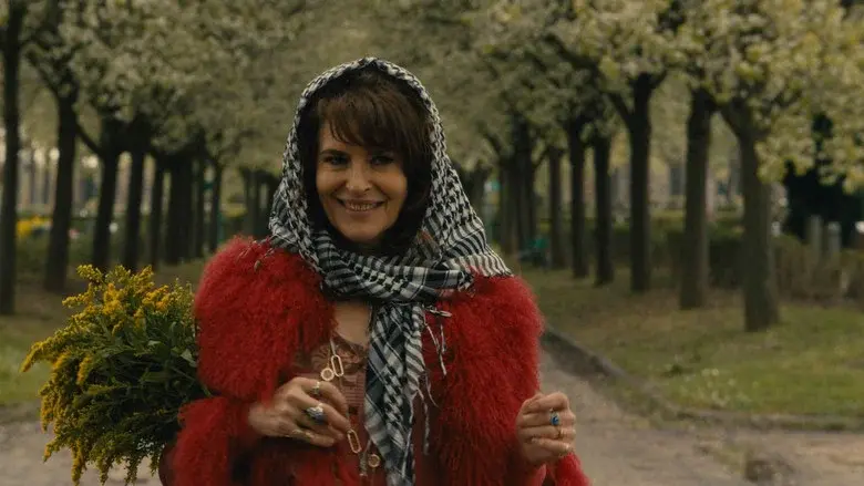 Lola Pater still 1