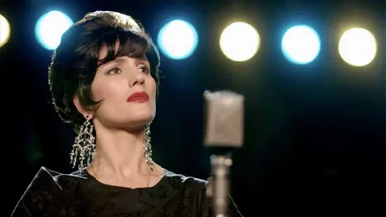 Amália still 3