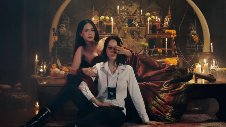Khom Khlang still 4