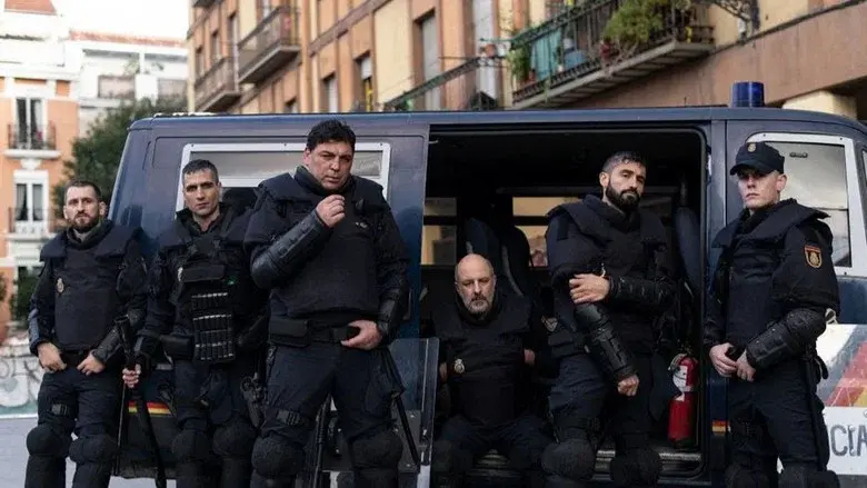 Riot Police still 4