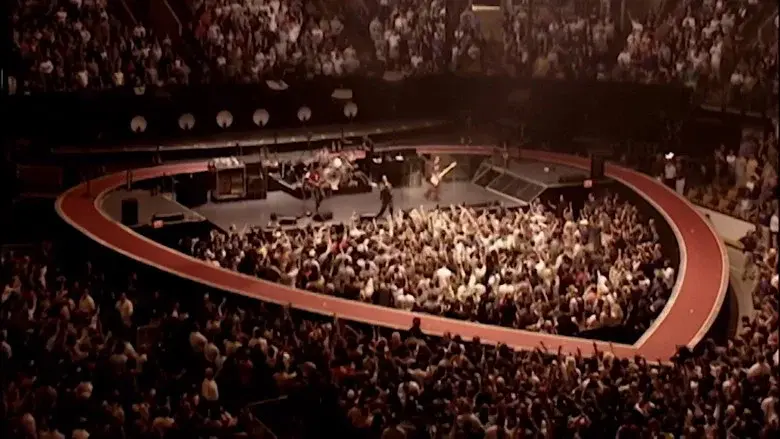 U2: Elevation 2001 - Live from Boston still 3