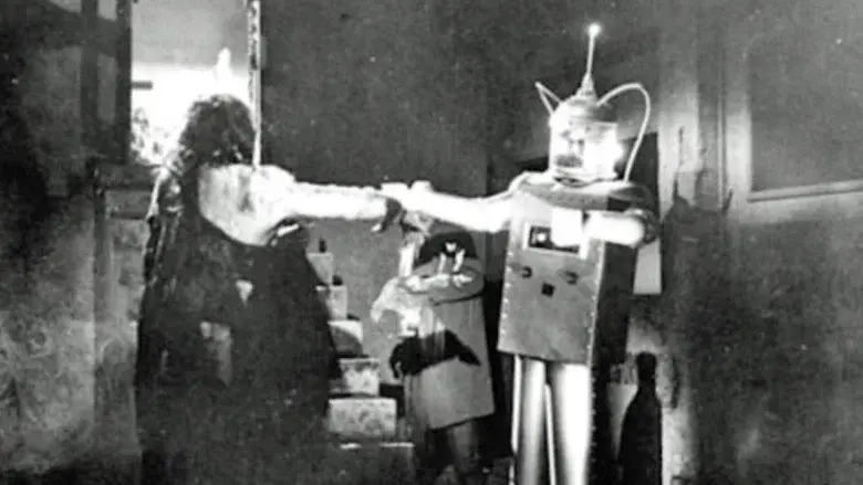 The Robot vs. The Aztec Mummy still 2