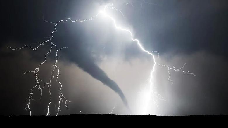 The World's Deadliest Weather still 6