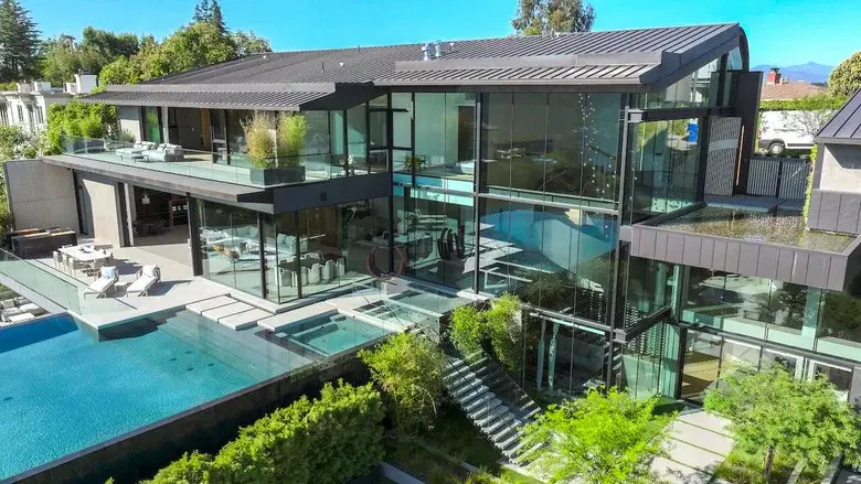 Buying Beverly Hills still 3