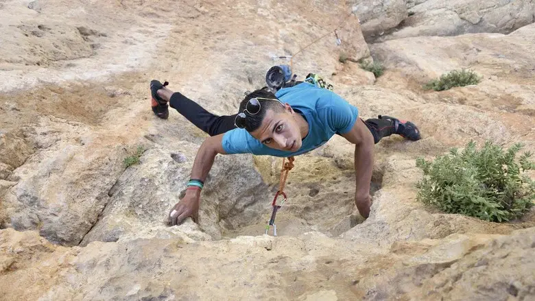 Resistance Climbing still 6
