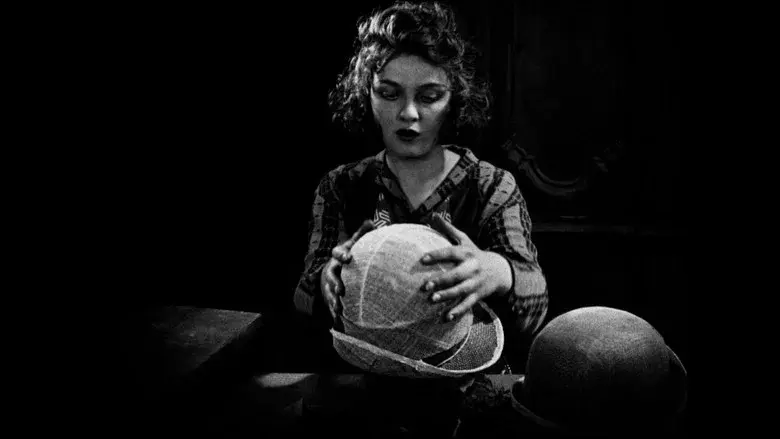 The Girl with the Hat Box still 4