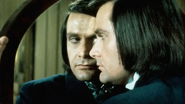 Dr. Jekyll & Sister Hyde still 7