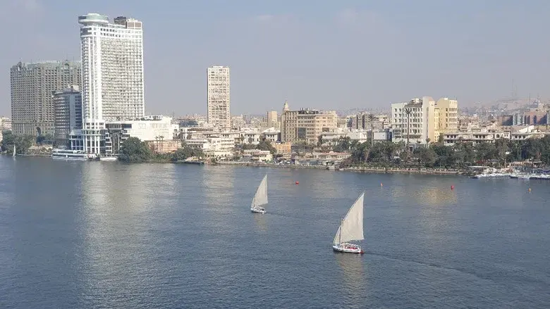 The Shadow of Cairo still 1