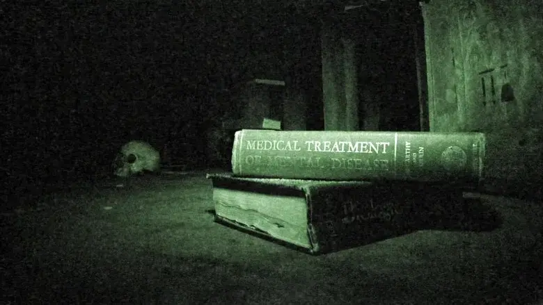 Grave Encounters still 3