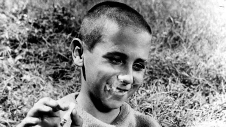 Chronicle of a Boy Alone still 4
