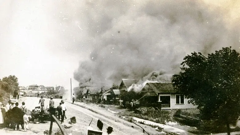 Dreamland: The Burning of Black Wall Street still 1