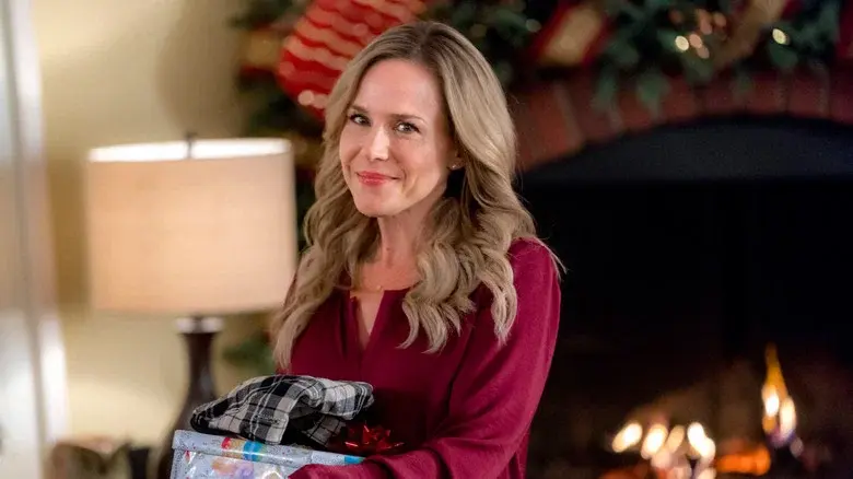 Christmas Homecoming still 7