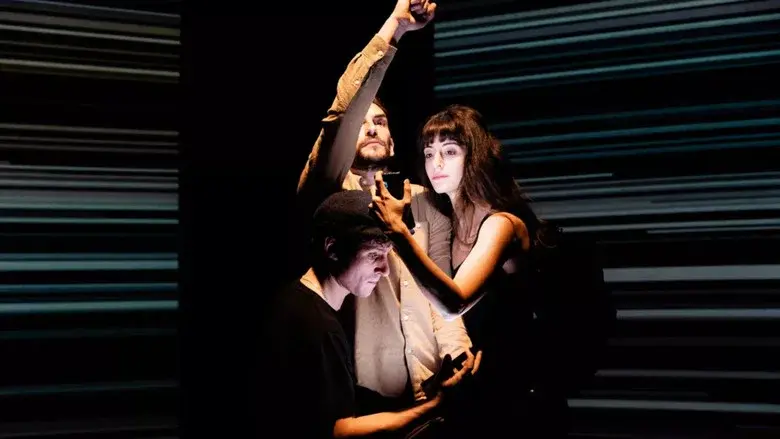 Coupures still 1
