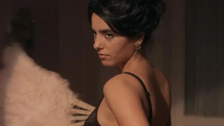 Madame Claude still 6