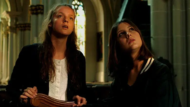 Sarah Plays a Werewolf still 6