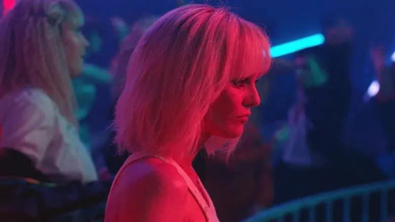 Knife+Heart still 6