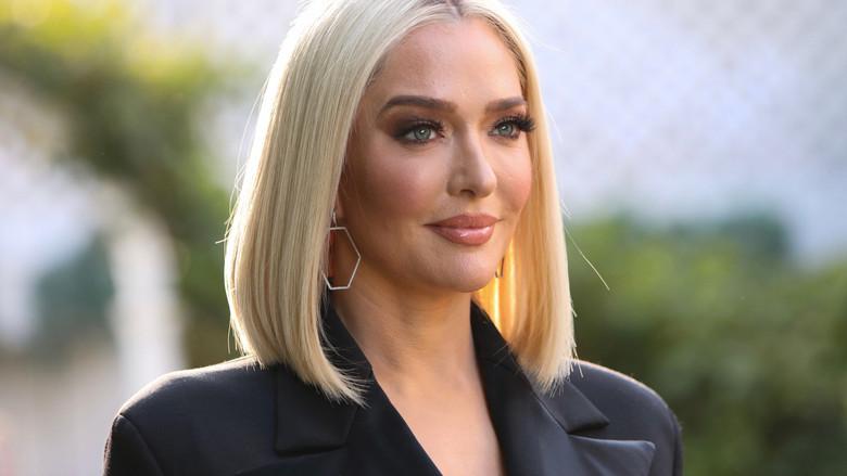 The Housewife and the Hustler still 5