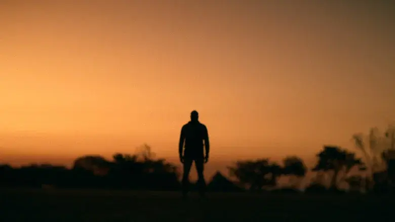 Encounters still 4