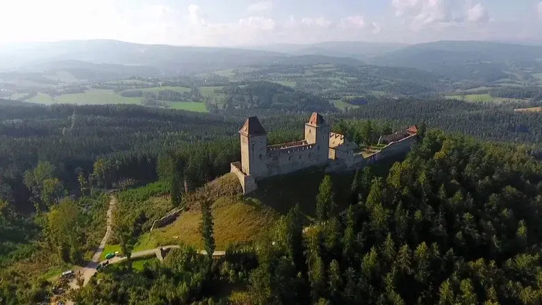 Krajinou příběhů českých hradů známých i neznámých still 1