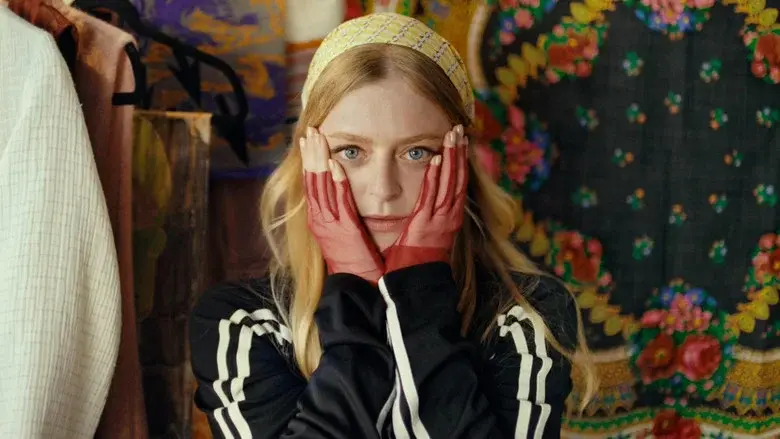 Idiotka still 1