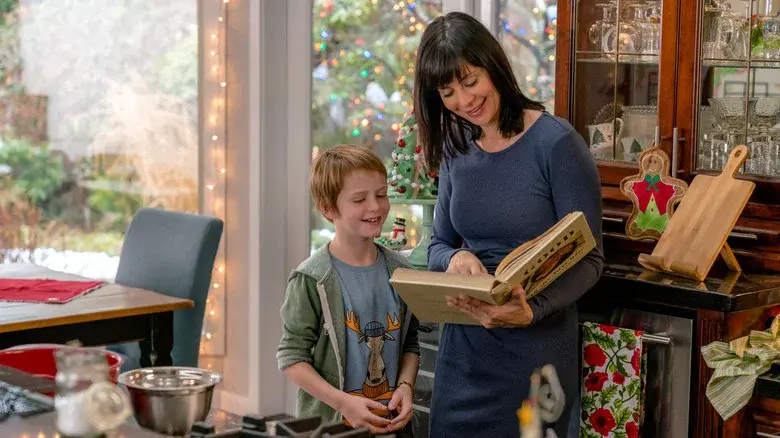 Christmas in the Air still 6