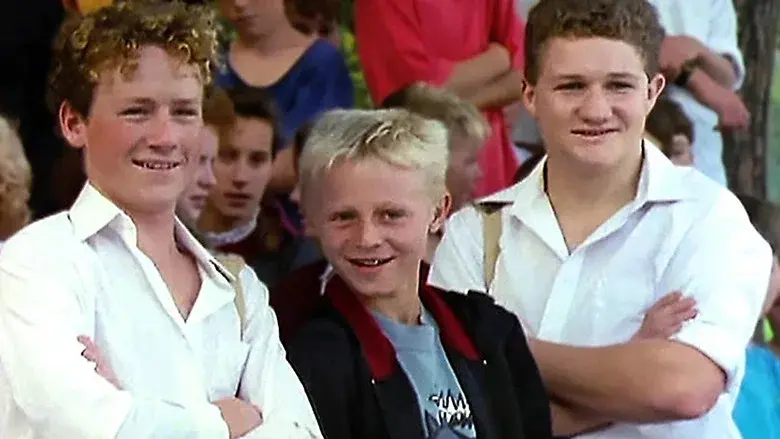 Round the Twist still 5