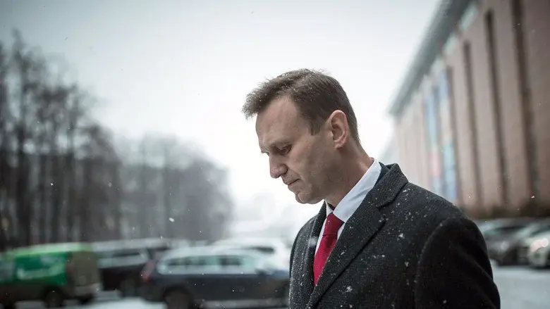 Becoming Navalny still 1