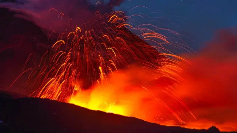 Volcano: Fountains of Fire still 1