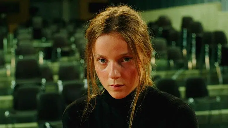 Sarah Plays a Werewolf still 1