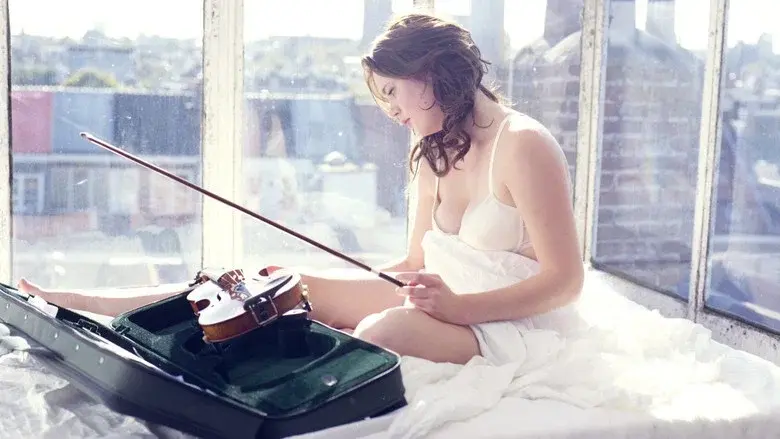 LelleBelle still 1