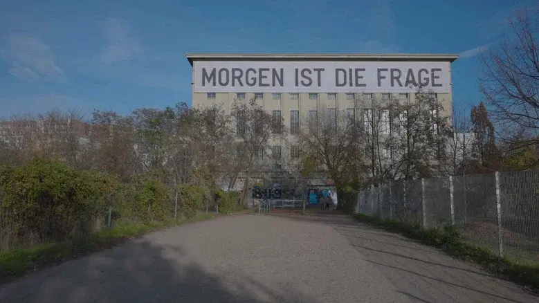 Lights Out, Berlin! still 1