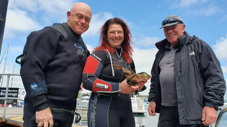 Ross Kemp: Shipwreck Treasure Hunter still 1
