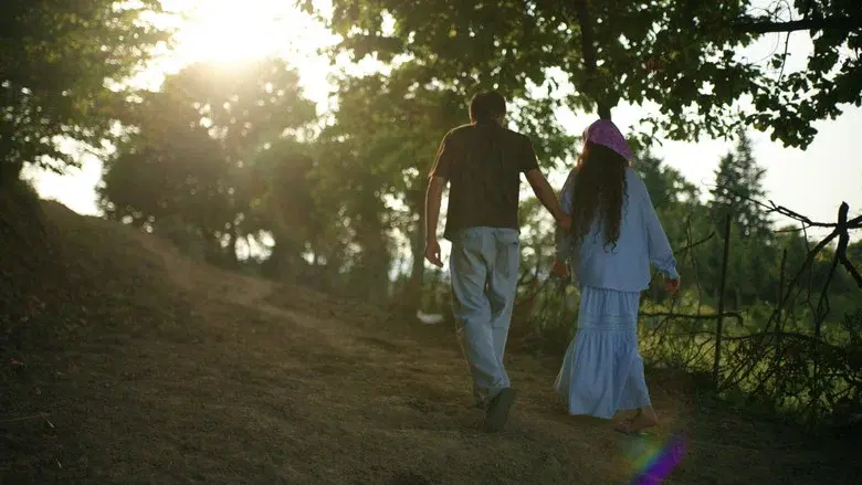 Onun Gözləri Gülürdü still 4