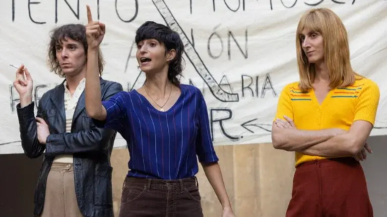 Love & Revolution still 4