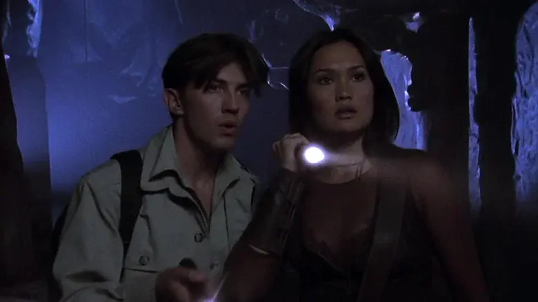 Relic Hunter still 3